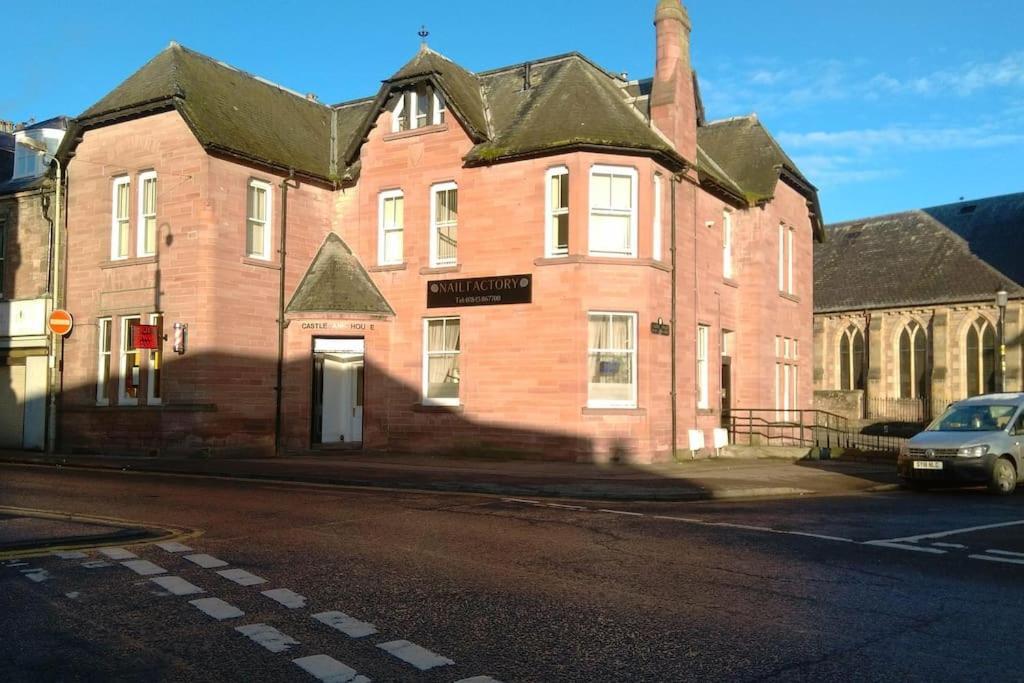 Castlebank House Flats, 丁沃尔 外观 照片